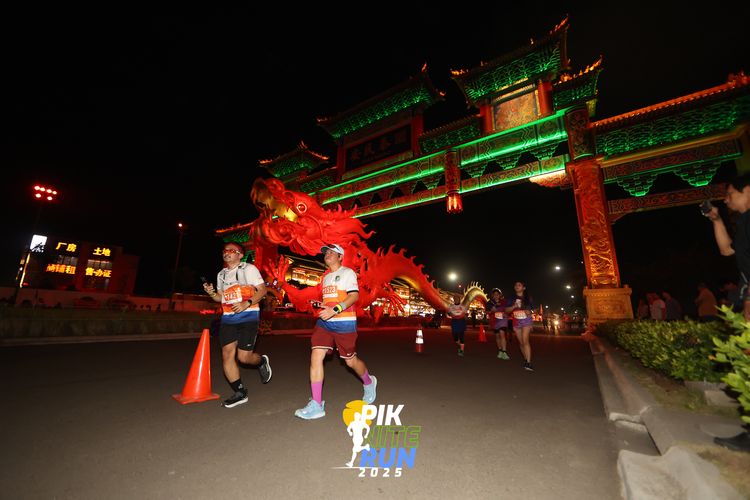 Race photo from PIK NITE RUN 2025