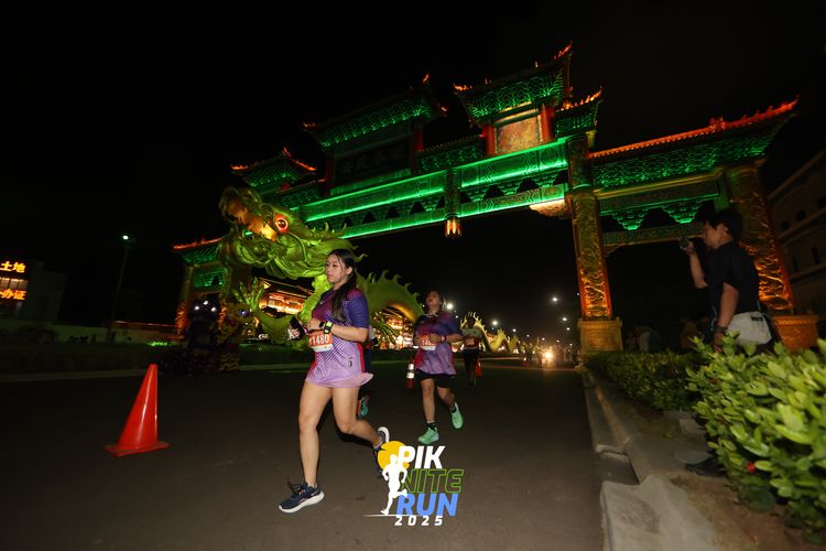 Race photo from PIK NITE RUN 2025