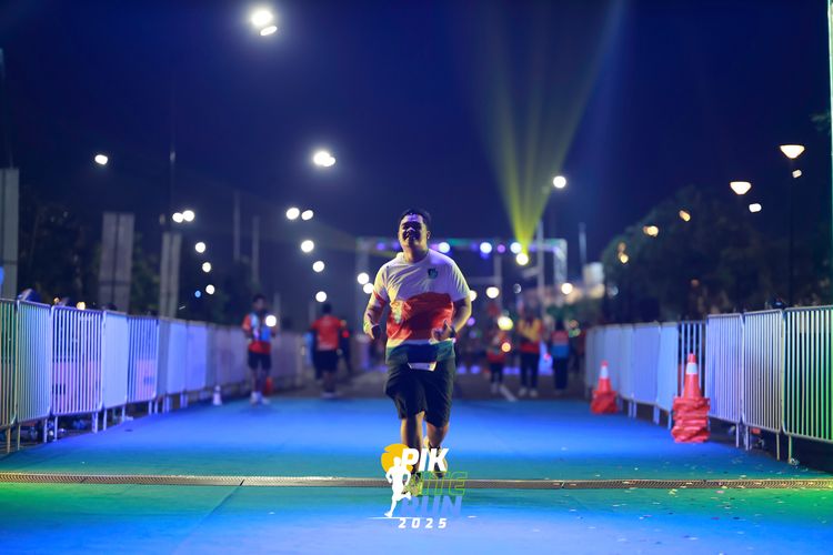 Race photo from PIK NITE RUN 2025