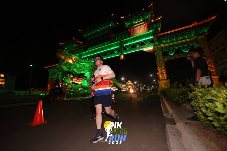 Race photo from PIK NITE RUN 2025