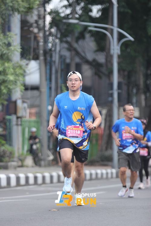 Race photo from Isoplus Run 2024 Surabaya