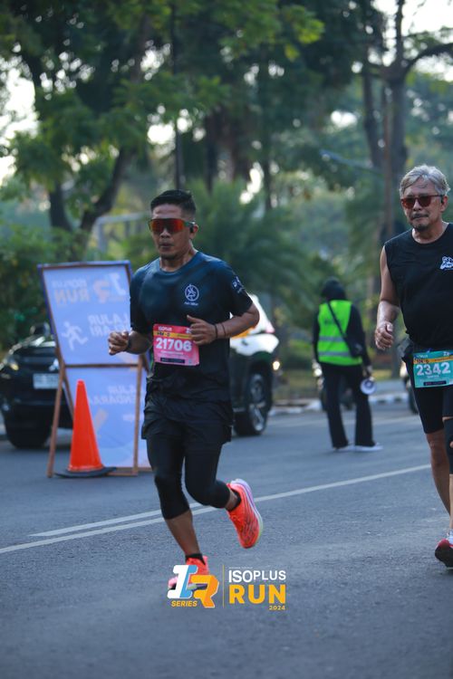 Race photo from Isoplus Run 2024 Surabaya