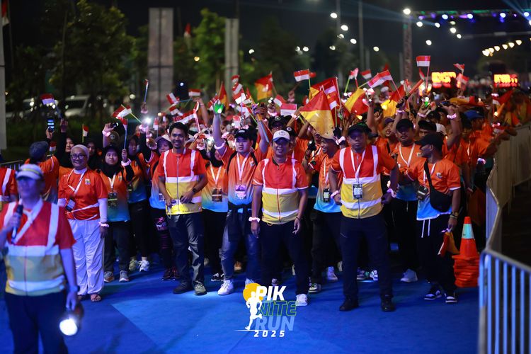 Race photo from PIK NITE RUN 2025