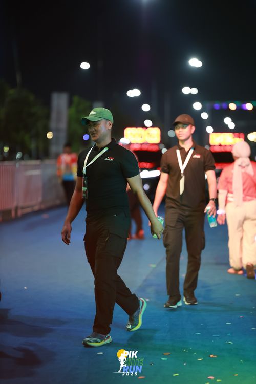 Race photo from PIK NITE RUN 2025