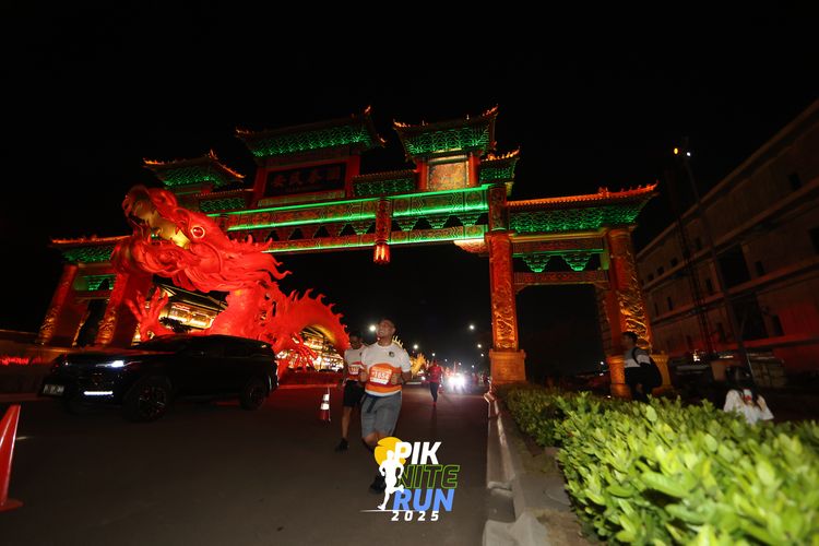 Race photo from PIK NITE RUN 2025