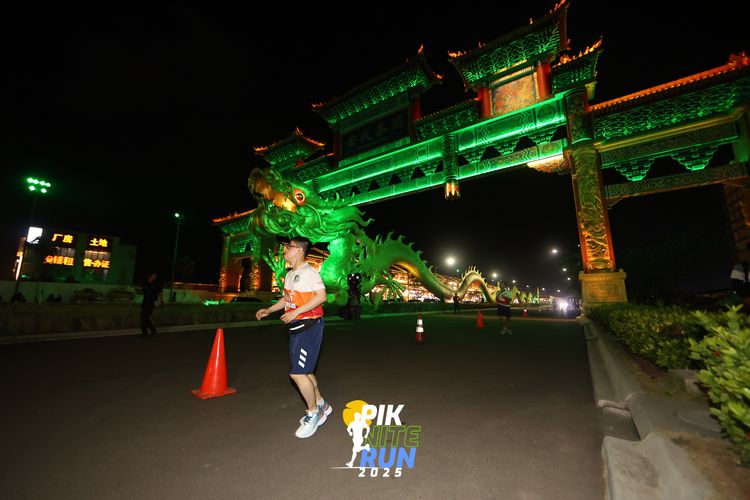 Race photo from PIK NITE RUN 2025