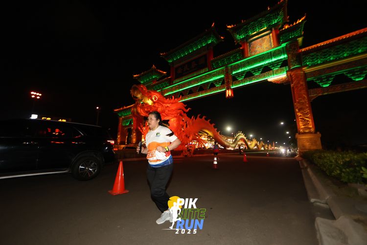 Race photo from PIK NITE RUN 2025