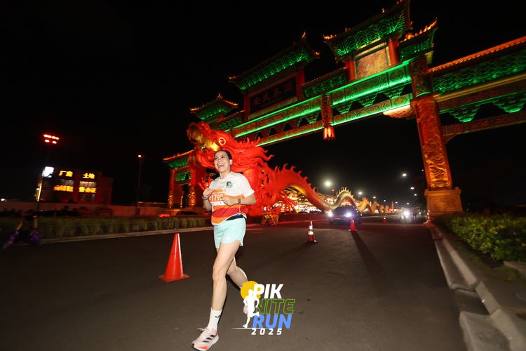 Race photo from PIK NITE RUN 2025