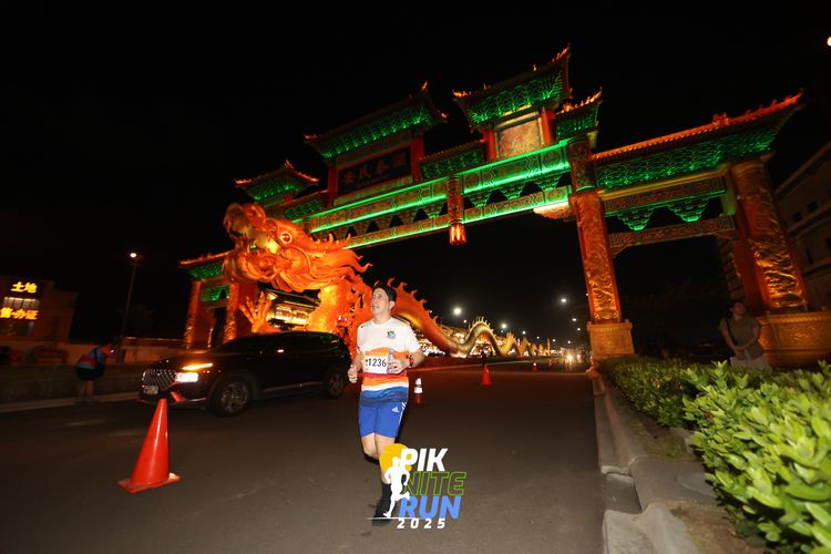 Race photo from PIK NITE RUN 2025