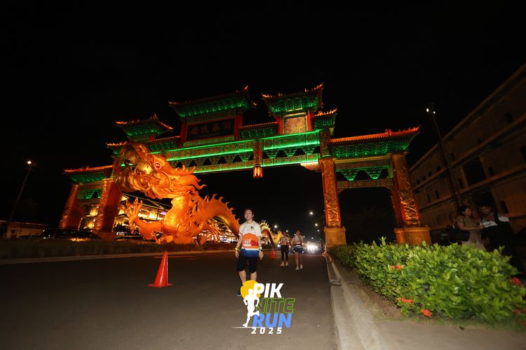 Race photo from PIK NITE RUN 2025