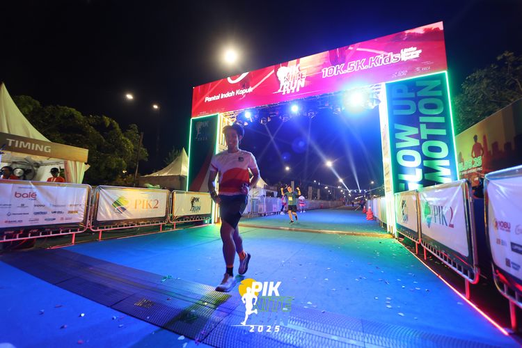 Race photo from PIK NITE RUN 2025