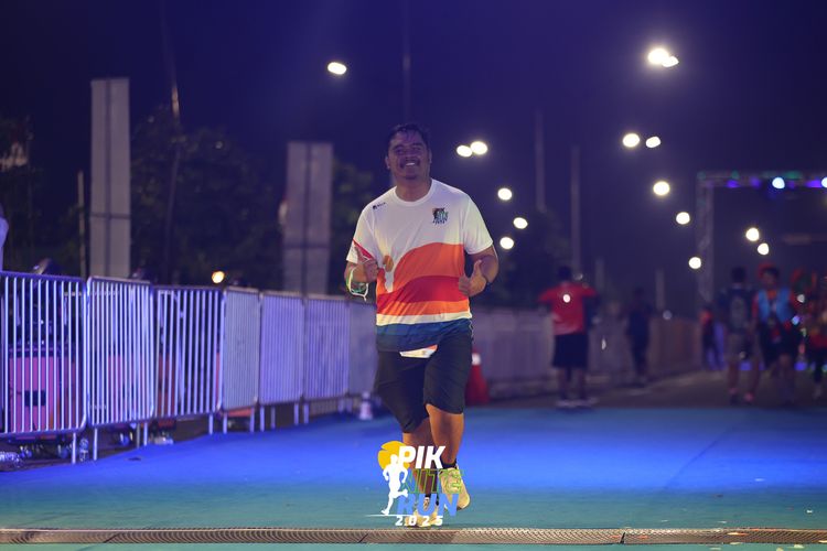 Race photo from PIK NITE RUN 2025