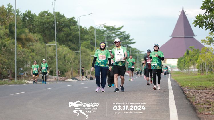 Race photo from Arutmin Borneo Run 2024