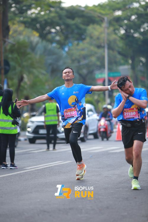 Race photo from Isoplus Run 2024 Surabaya