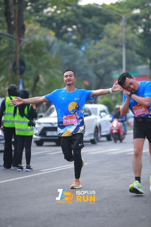Race photo from Isoplus Run 2024 Surabaya
