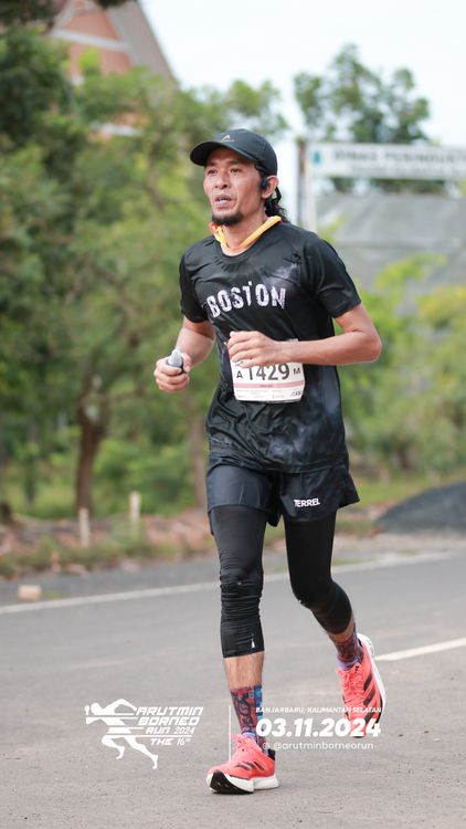 Race photo from Arutmin Borneo Run 2024