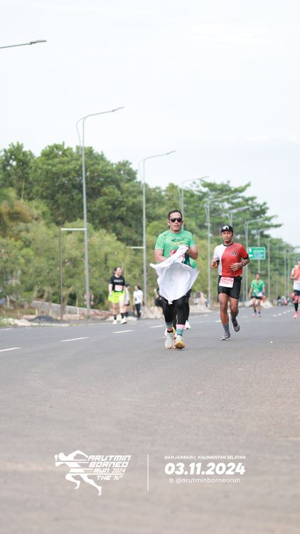 Race photo from Arutmin Borneo Run 2024