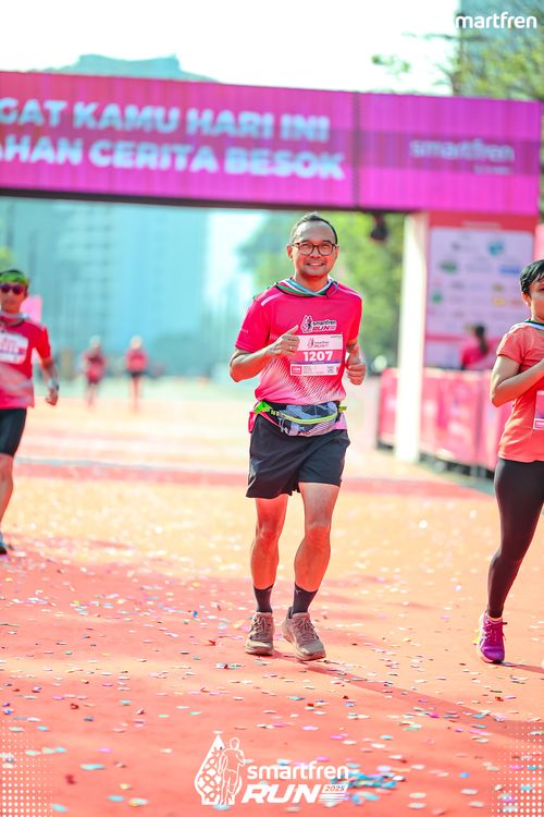 Race photo from Smartfren Run 2025 