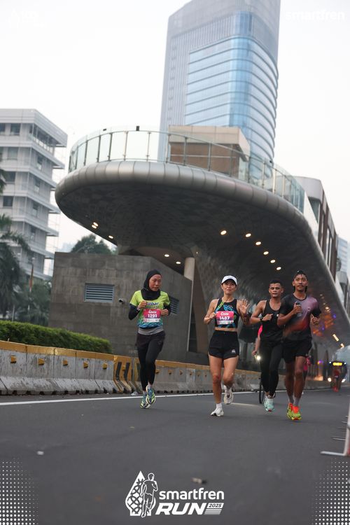 Race photo from Smartfren Run 2025 