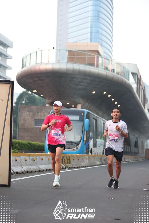 Race photo from Smartfren Run 2025 