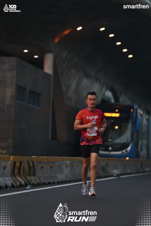 Race photo from Smartfren Run 2025 
