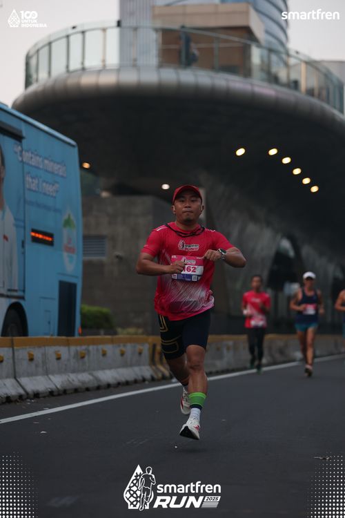 Race photo from Smartfren Run 2025 