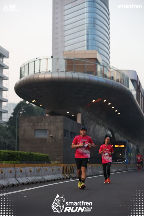 Race photo from Smartfren Run 2025 