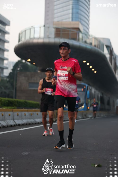 Race photo from Smartfren Run 2025 
