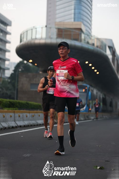 Race photo from Smartfren Run 2025 