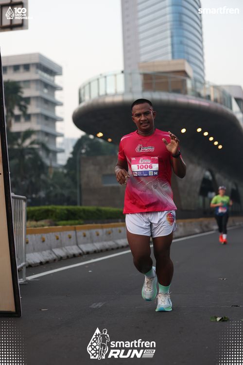 Race photo from Smartfren Run 2025 