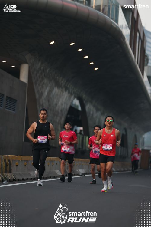 Race photo from Smartfren Run 2025 
