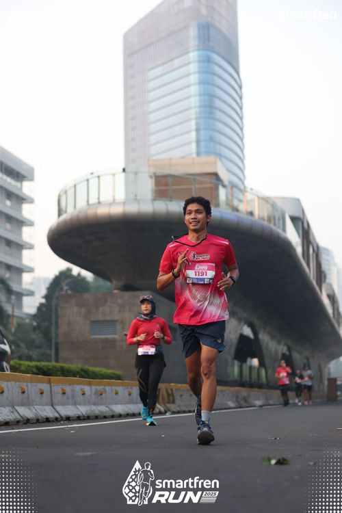 Race photo from Smartfren Run 2025 