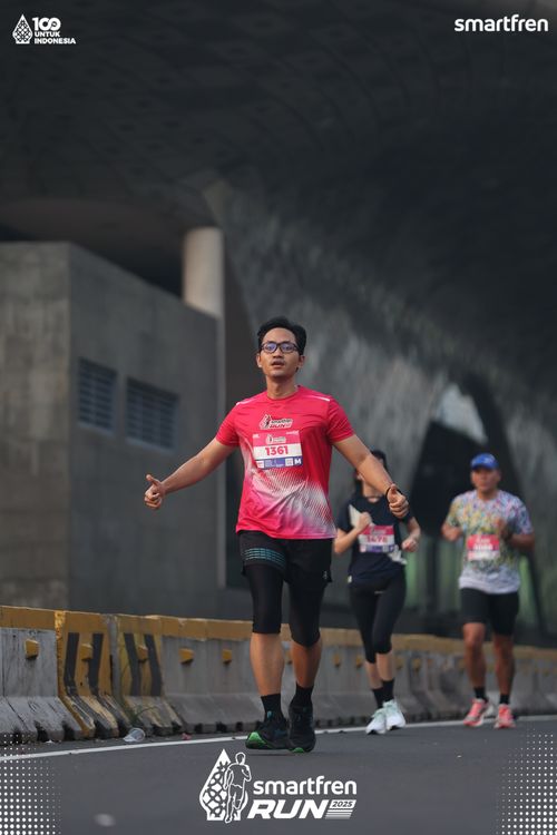 Race photo from Smartfren Run 2025 
