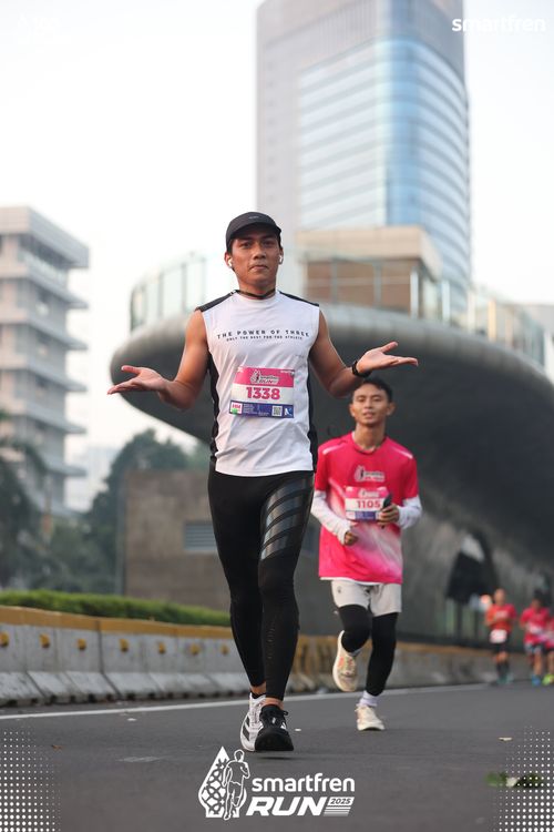 Race photo from Smartfren Run 2025 