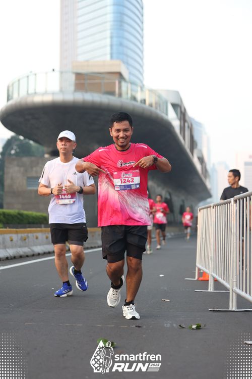 Race photo from Smartfren Run 2025 