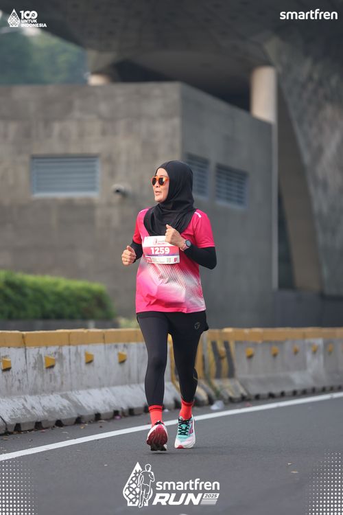 Race photo from Smartfren Run 2025 