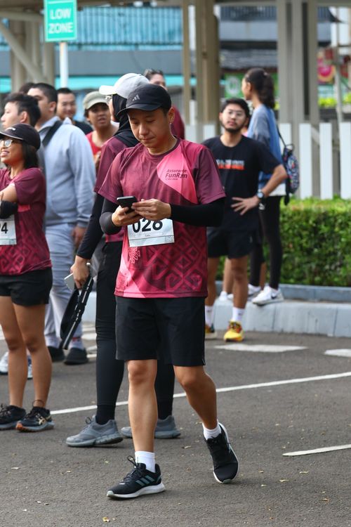 Race photo from Assurance Fun Run 2024