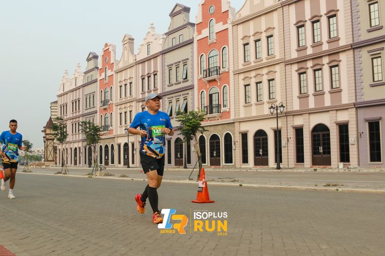 Race photo from ISOPlus Run 2024 Jakarta