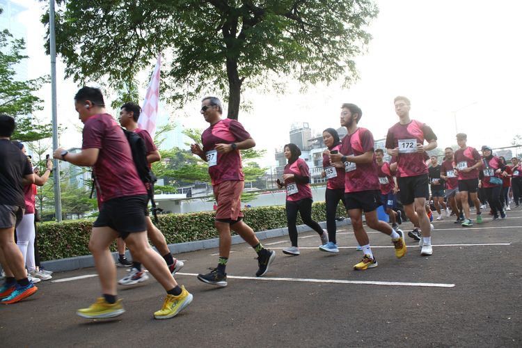 Race photo from Assurance Fun Run 2024