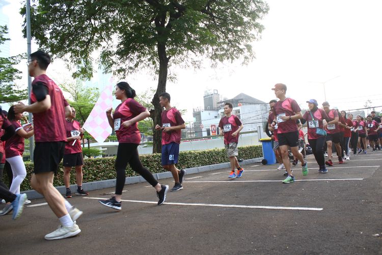Race photo from Assurance Fun Run 2024