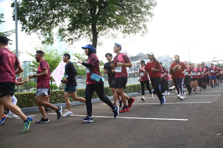 Race photo from Assurance Fun Run 2024