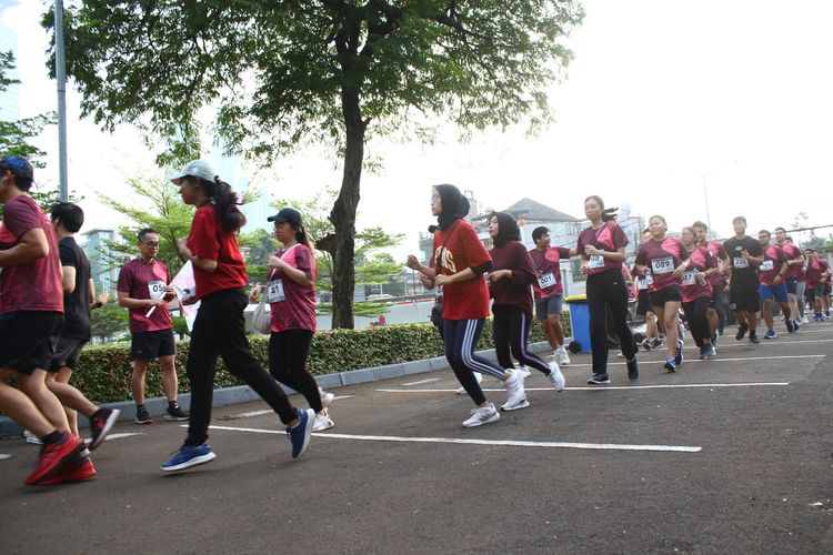 Race photo from Assurance Fun Run 2024