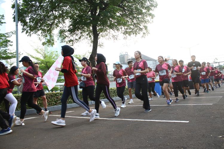 Race photo from Assurance Fun Run 2024