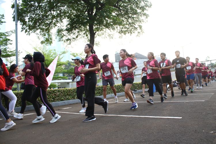 Race photo from Assurance Fun Run 2024