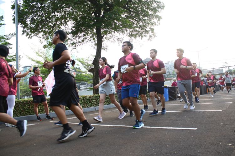 Race photo from Assurance Fun Run 2024