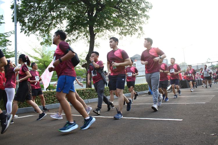 Race photo from Assurance Fun Run 2024