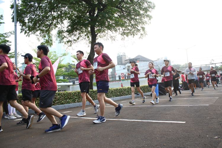 Race photo from Assurance Fun Run 2024