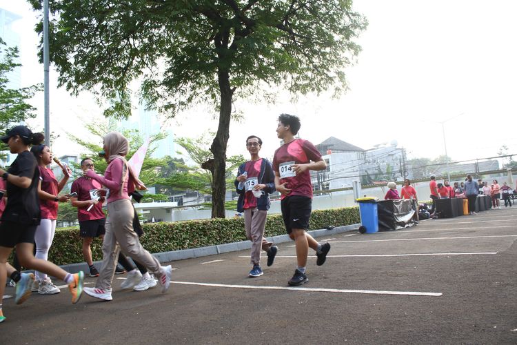 Race photo from Assurance Fun Run 2024