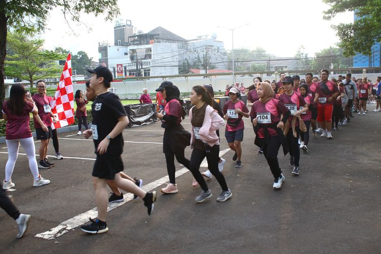 Race photo from Assurance Fun Run 2024