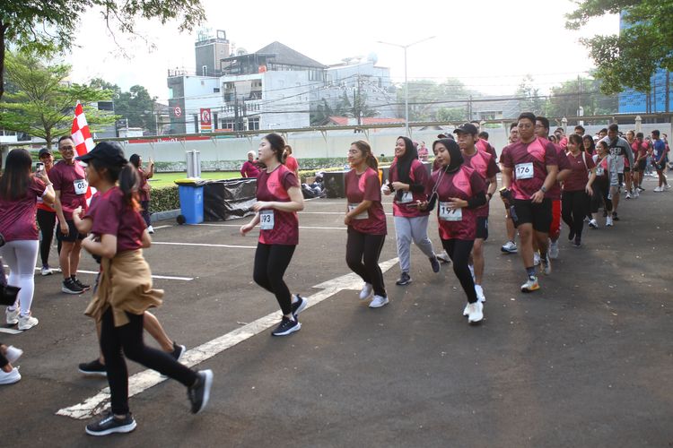 Race photo from Assurance Fun Run 2024